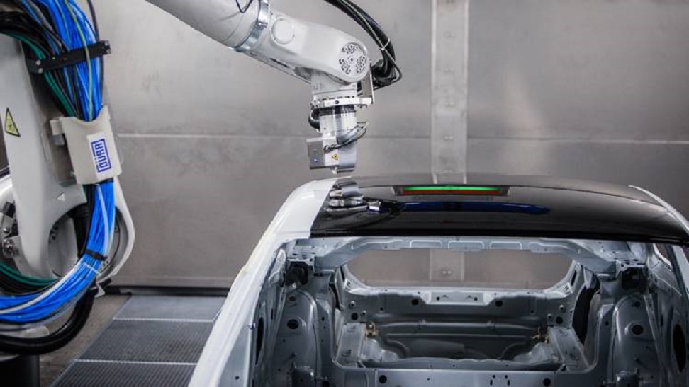Product customization: Dürr enables fully automated painting of cars in two colors for the first time